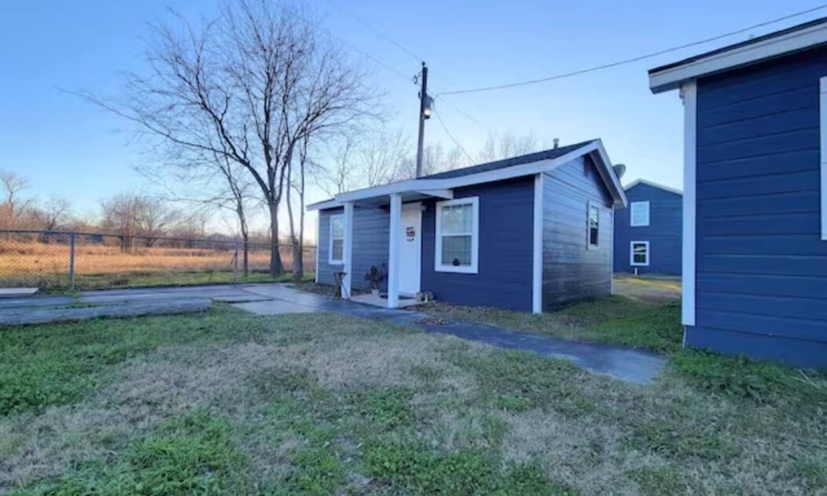 West Tawakoni Apartment | Bluebonnet Cottages by the Lake - Cabin 4