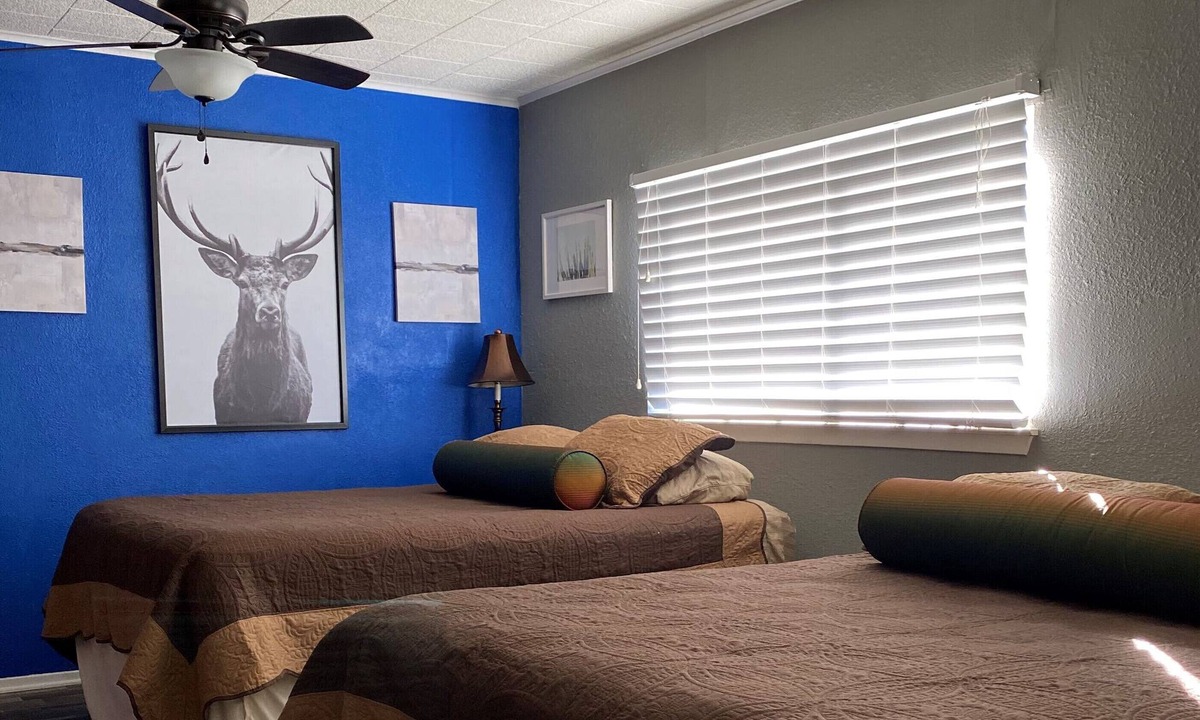 San Saba House | Bluebonnet Suite @ Wildflower Lodge