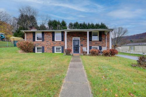 Bluefield House | Bluefield Home with Covered Deck - Near Parks!