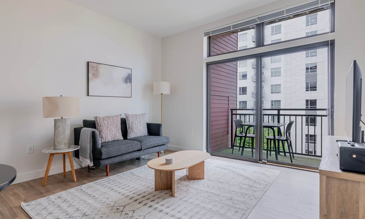 Assembly Square Apartment | Blueground | Assembly Square, pool, nr Mystic River