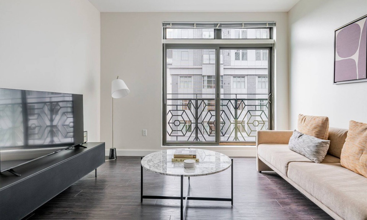 Assembly Square Apartment | Blueground | Assembly Square, pool, nr Mystic River