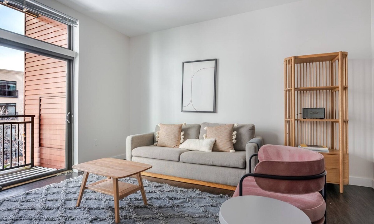 Assembly Square Apartment | Blueground | Assembly Square, pool, nr Mystic River