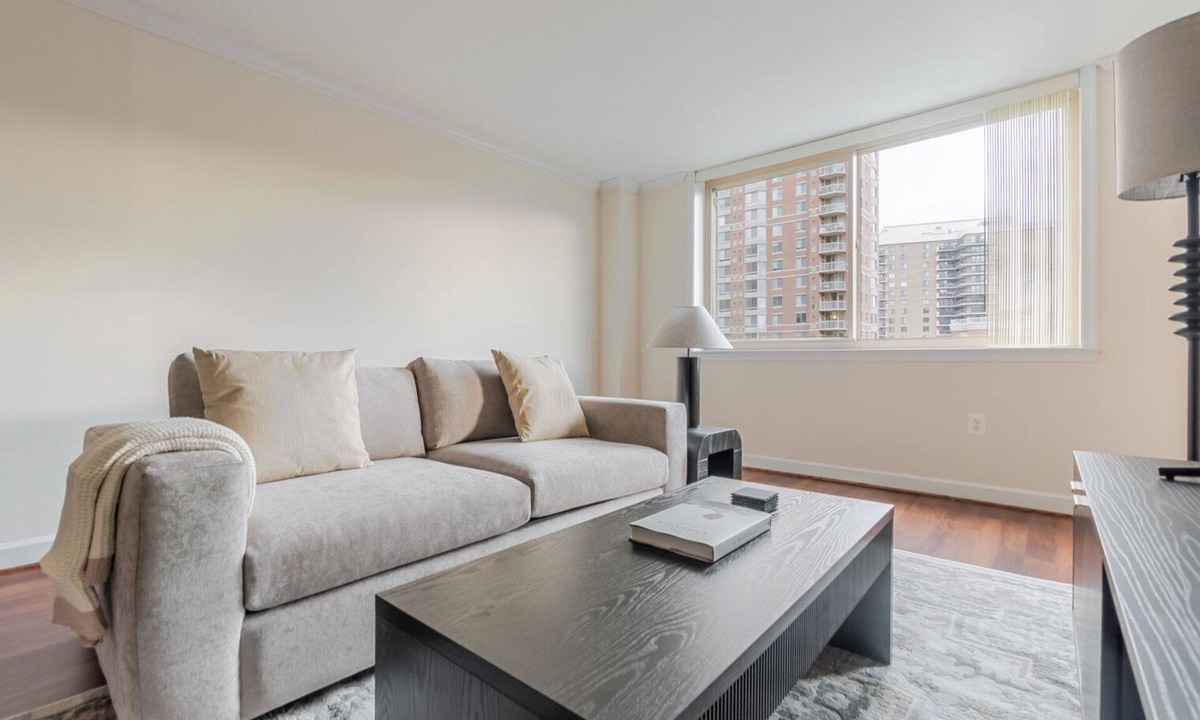 Ballston Apartment | Blueground | Ballston, pool, nr Arlington Cemetery