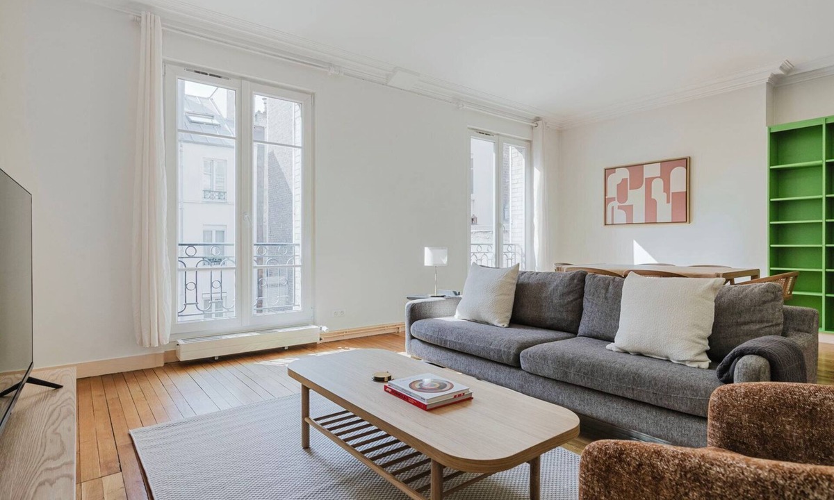 Batignolles Apartment | Blueground | Batignolles, elevator & washer