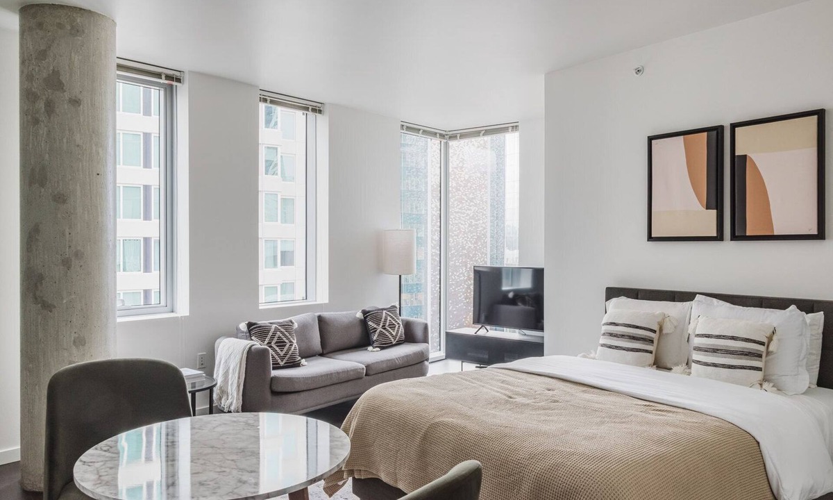 Kirkland Apartment | Blueground | Bellevue, pool, nr parks