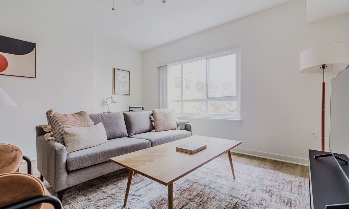 West Bellevue Apartment | Blueground | Bellevue, w/d, nr Downtown Park
