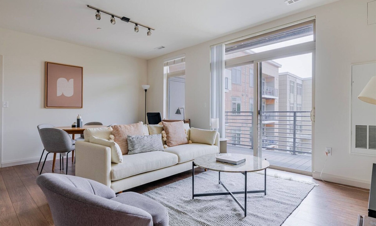 Waltham Apartment | Blueground | Bleachery, pool, nr Charles River