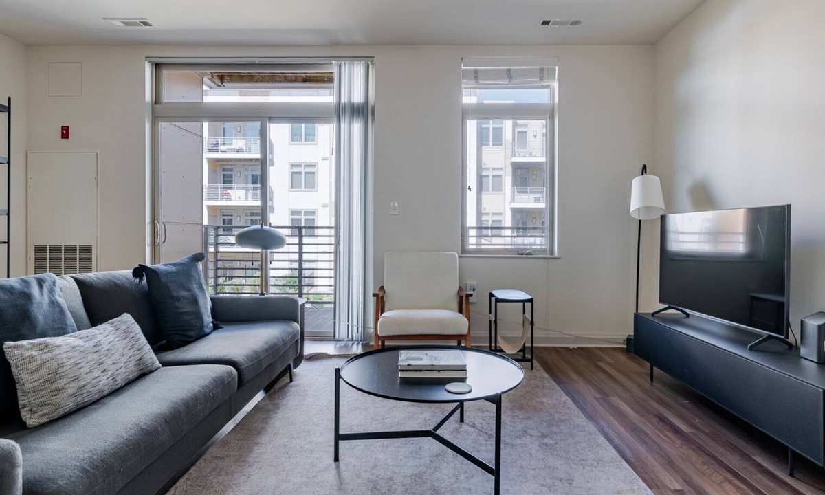 Waltham Apartment | Blueground | Bleachery, pool, nr Charles River