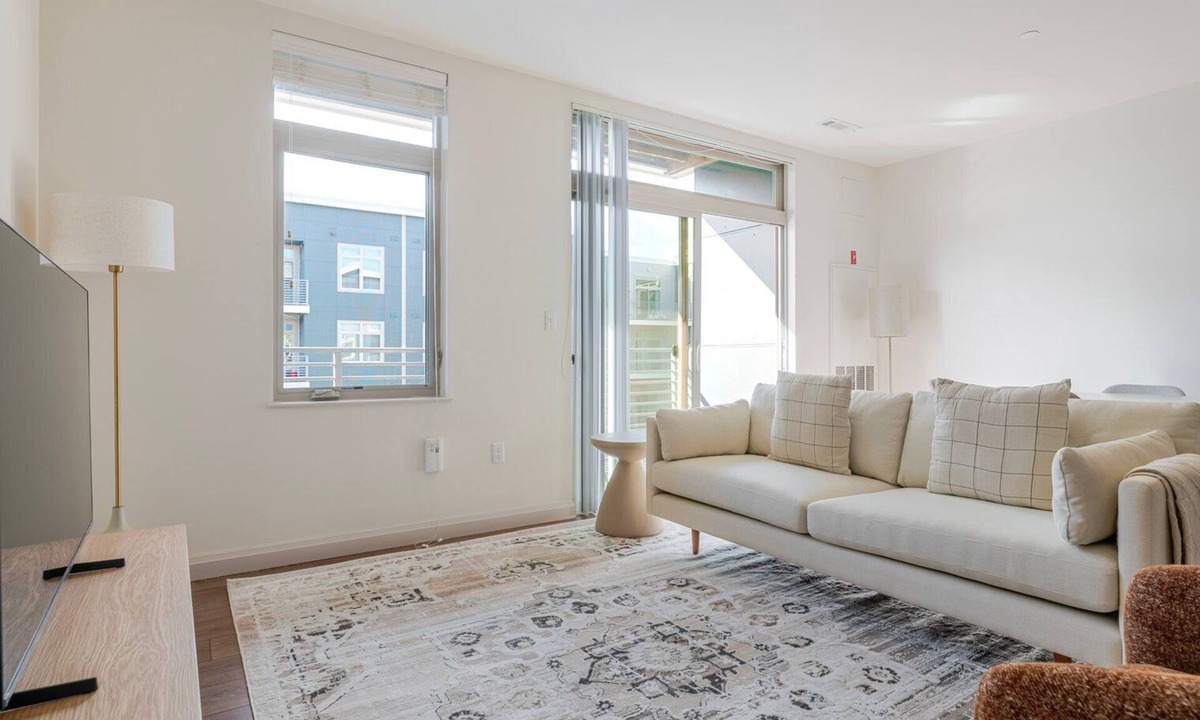 Waltham Apartment | Blueground | Bleachery, pool, nr Charles River