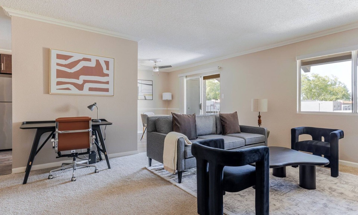 Campbell Apartment | Blueground | Campbell, pool, nr Campbell Park