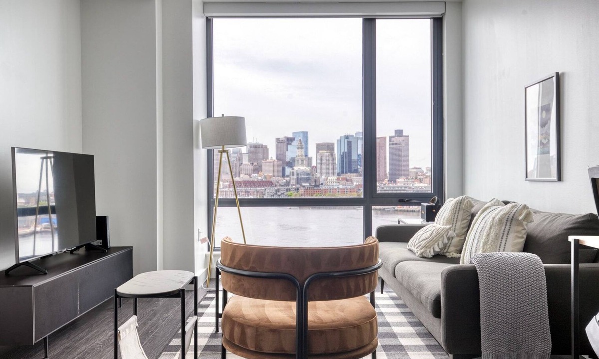 Central-Maverick Square - Paris Street Apartment | Blueground | Central-Maverick Square, pool, nr Boston Harbor