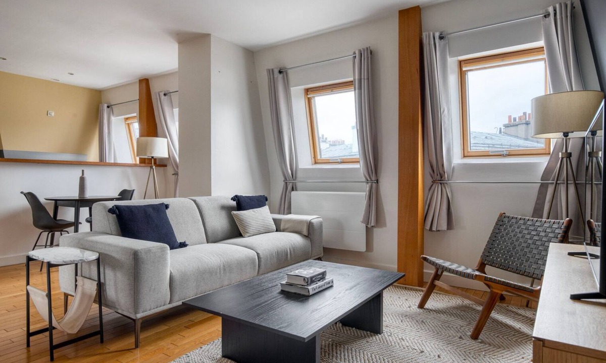 Ternes Apartment | Blueground | Champs-Élysées, courtyard view