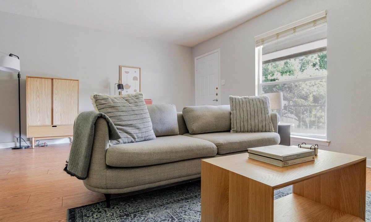 Cherrywood Apartment | Blueground | Cherrywood, pool & w/d, nr park
