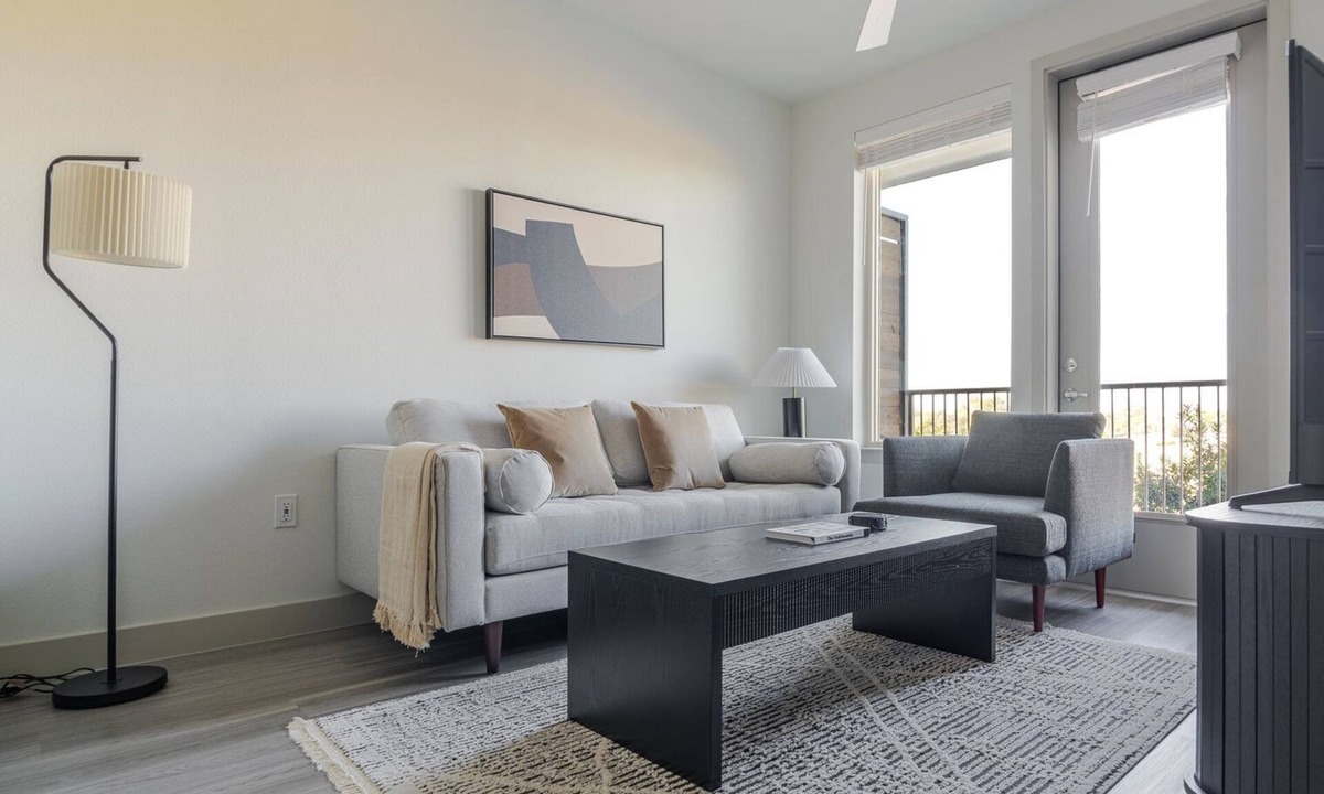 Del Valle Apartment | Blueground | Del Valle, pool, nr McKinney Falls