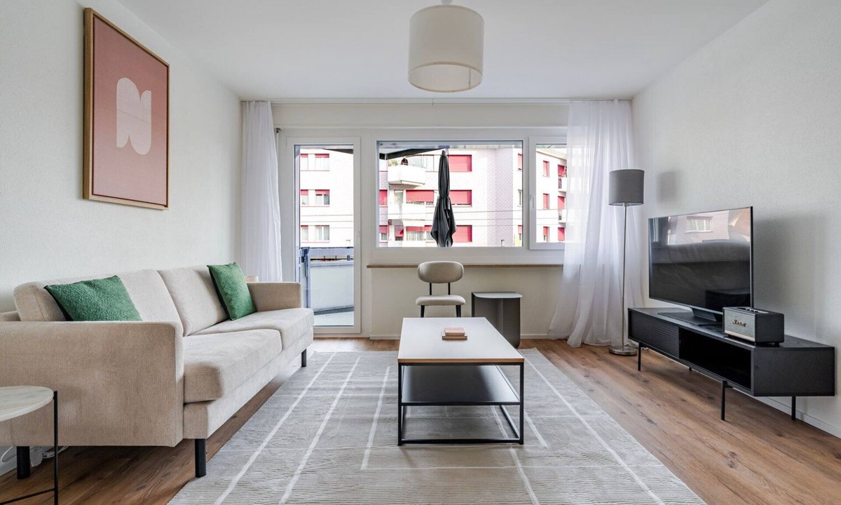 Dietikon District Apartment | Blueground | Dietikon, balcony, nr Park