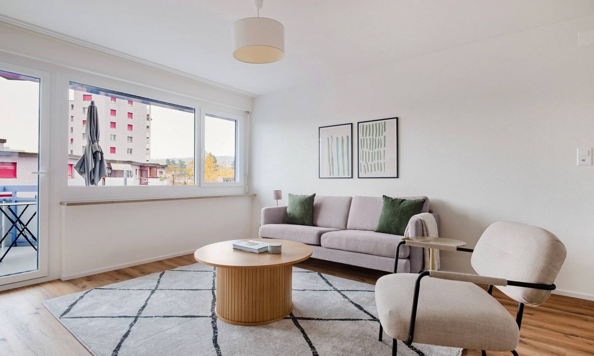 Dietikon District Apartment | Blueground | Dietikon, balcony, nr Park