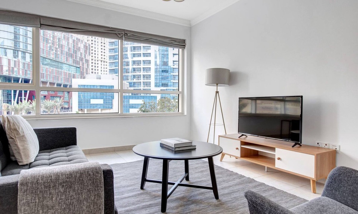 Dubai Marina Apartment | Blueground | Dubai Marina, pool, nr Marina