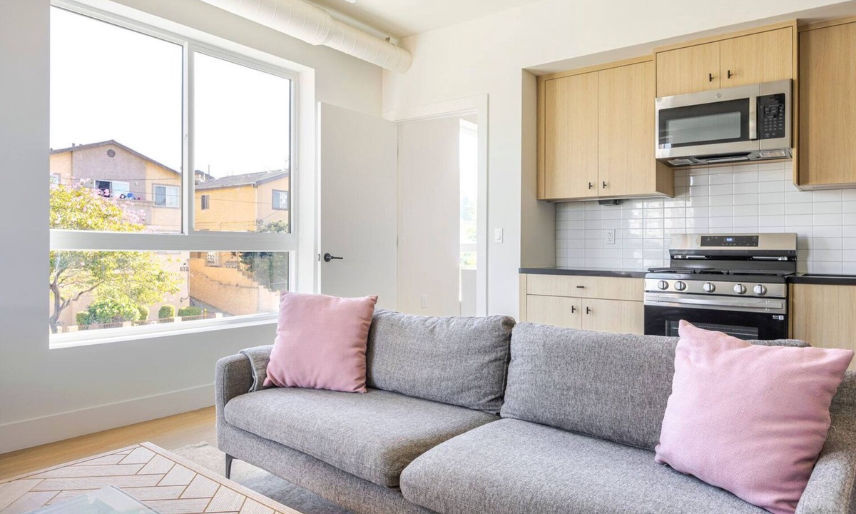 East Hollywood Apartment | Blueground | East Hollywood, rooftop, nr Hollywood Bowl