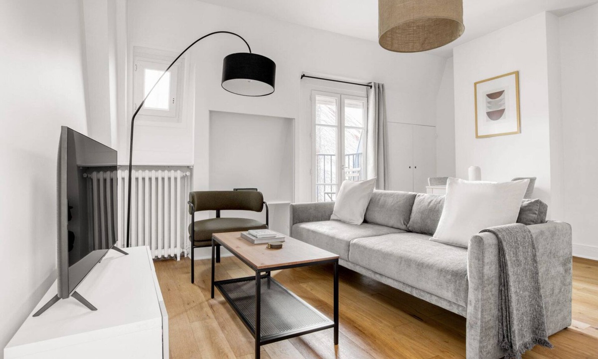 Quartier de l'Ecole-Militaire Apartment | Blueground | Ecole Militaire, furnished, balcony