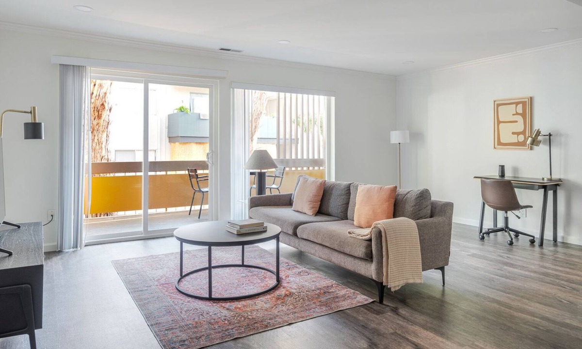 Edgewood Park Apartment | Blueground | Edgewood Park, pool, nr Courthouse