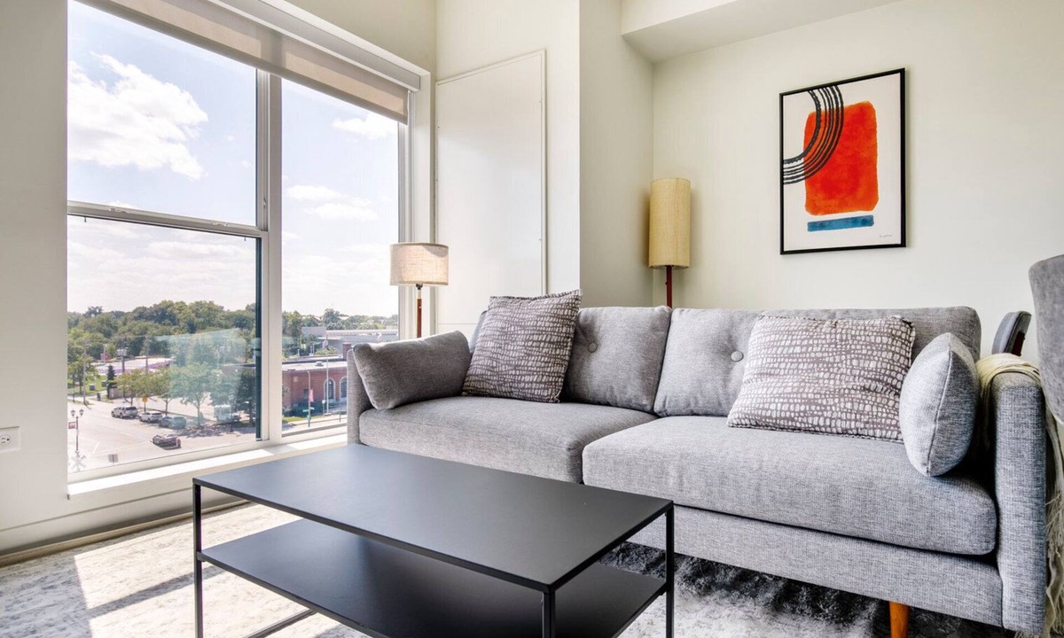 Elmhurst Apartment | Blueground | Elmhurst, pool, nr Elmhurst Art Museum