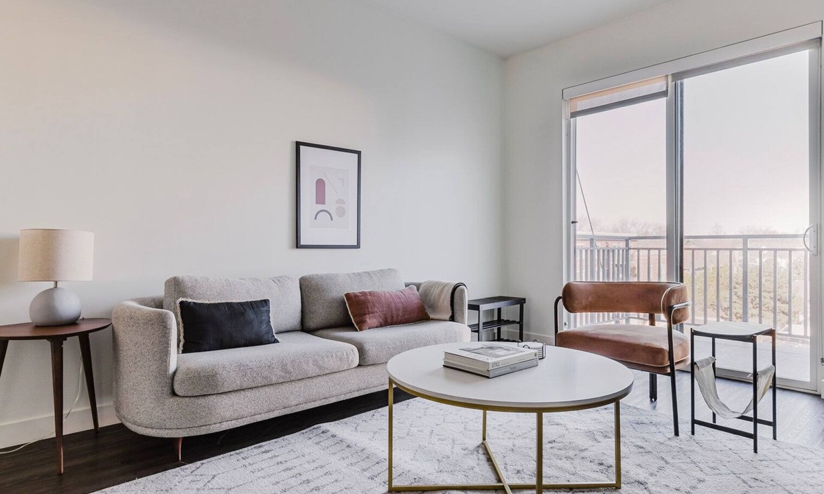 Elmhurst Apartment | Blueground | Elmhurst, pool & gym, nr parks