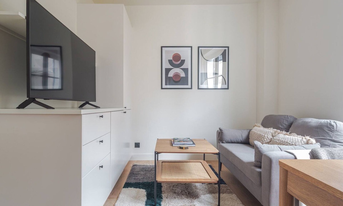 Epinettes Apartment | Blueground | Épinettes, wifi, nr Parc Monceau