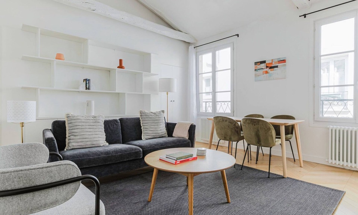 Quartier de la Porte-Saint-Denis Apartment | Blueground | Grands Blvds, washer, nr shops