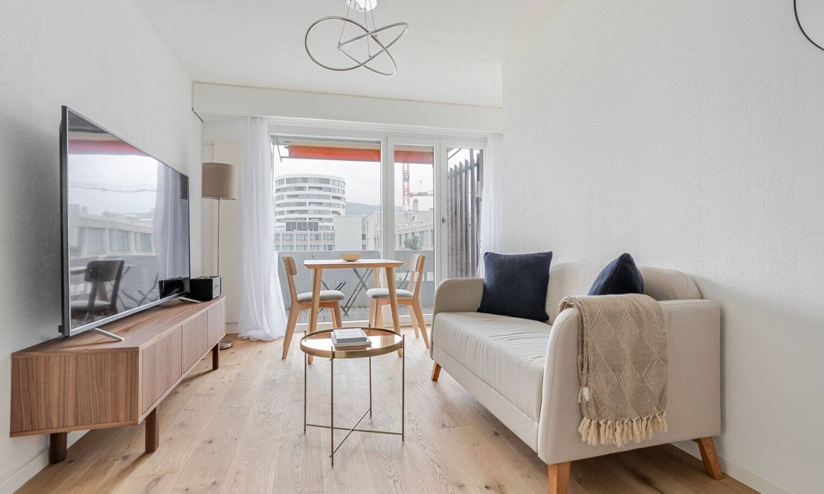 Hard Apartment | Blueground | Hard, balcony, nr Lindenhof