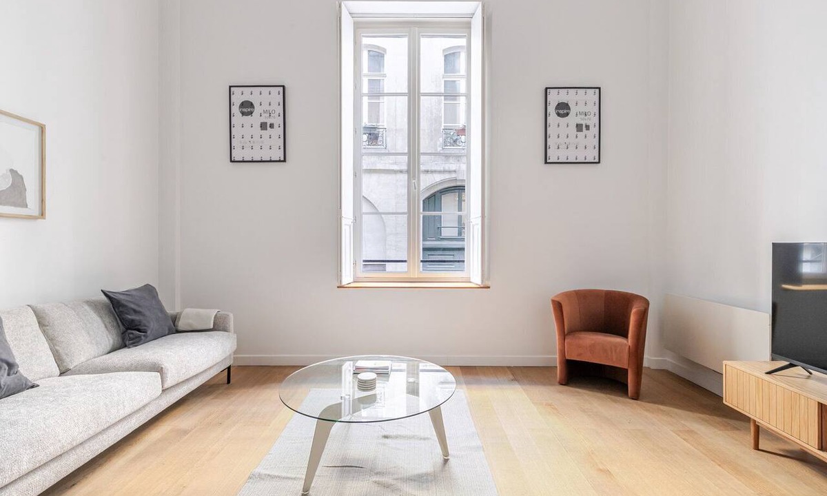 3rd Arrondissement House | Blueground | Le Marais, elev & w/d, nr Pompidou