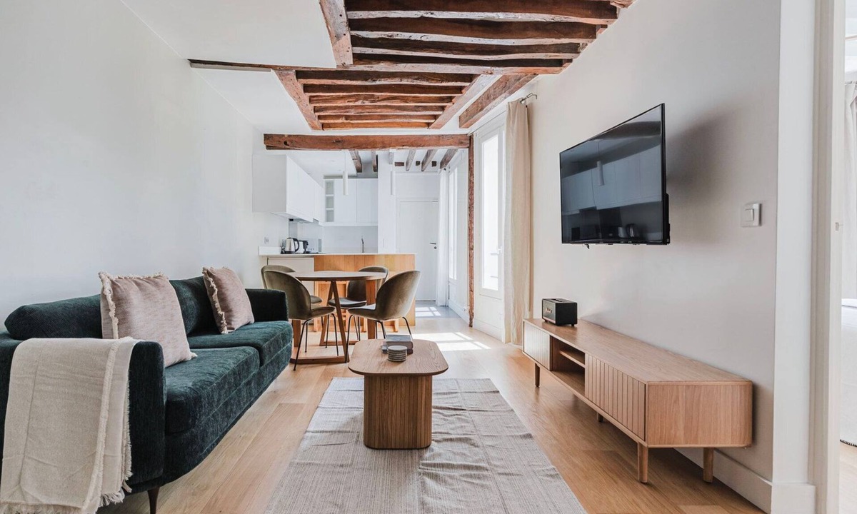 Paris City Center Apartment | Blueground | Les Halles, walk to Eiffel Tower