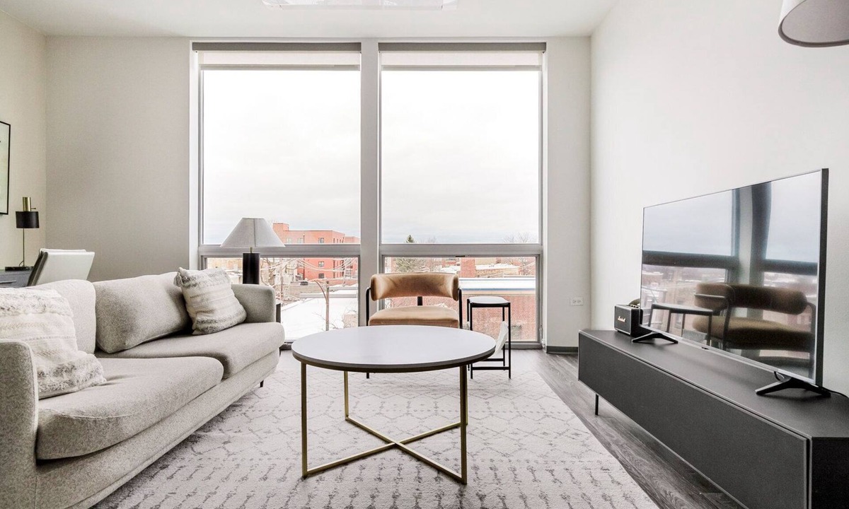 Logan Square Apartment | Blueground | Logan Square, rooftop, nr Humboldt Park