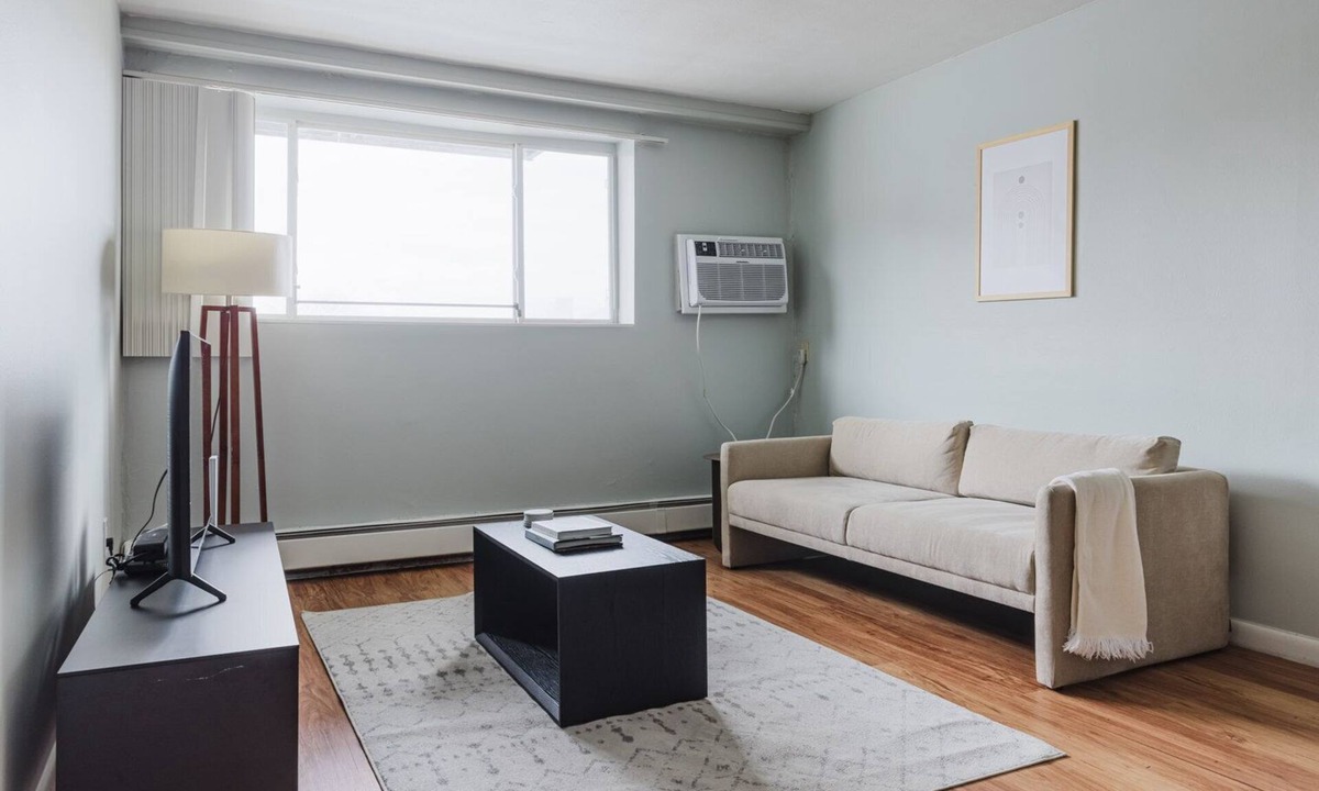 Mission Hill Apartment | Blueground | Longwood 2bd apartment