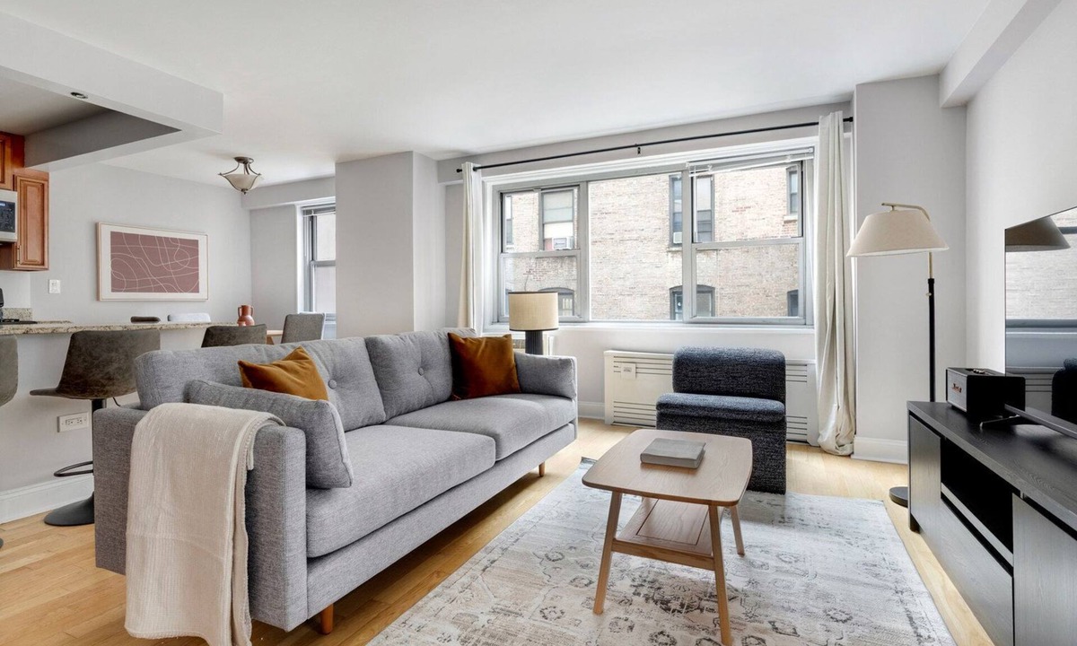 Manhattan Valley Apartment | Blueground | Manhattan Valley, balcony, nr Central Park