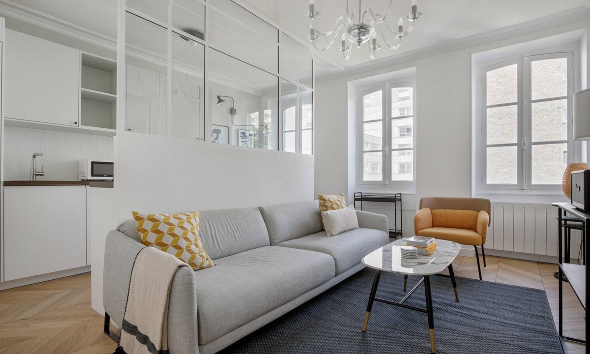Faubourg-du-Roule Apartment | Blueground | Monceau, close to park