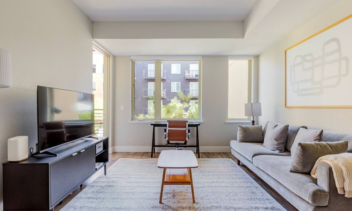 Mountain View Apartment | Blueground | Mountain View, pool, nr Shoreline Park