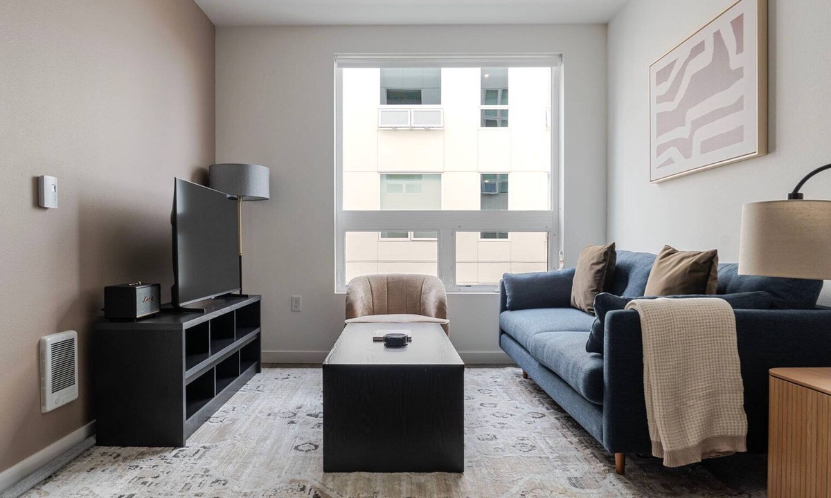 New Tacoma Apartment | Blueground | New Tacoma, balcony, nr Wright Park