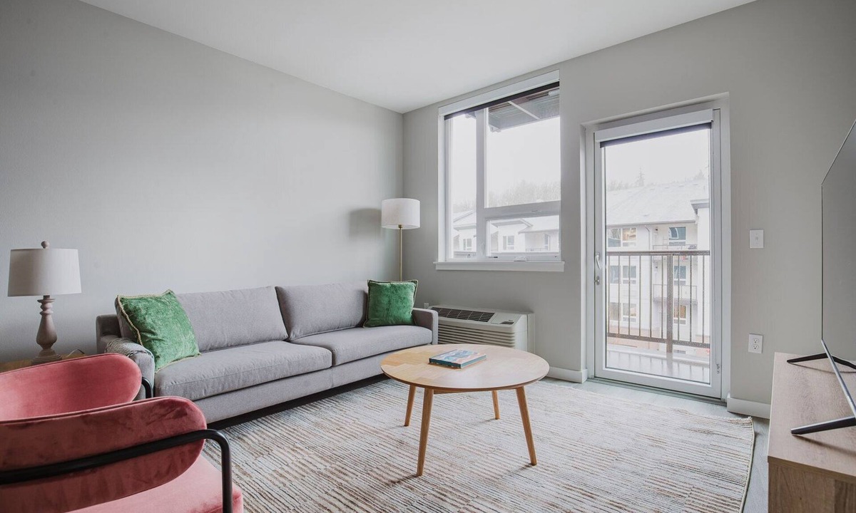 Newcastle Apartment | Blueground | Newcastle, pool & w/d, nr park