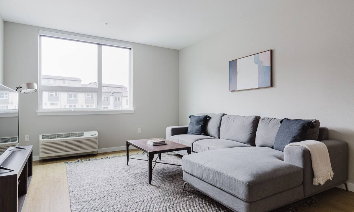 Newcastle Apartment | Blueground | Newcastle, pool & w/d, nr parks