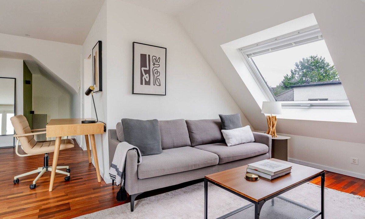 Fluntern Apartment | Blueground | Oberstrass, balcony, nr Zürich Zoo