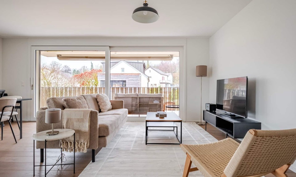 Oerlikon Apartment | Blueground | Oerlikon, balcony, nr Zurich Park