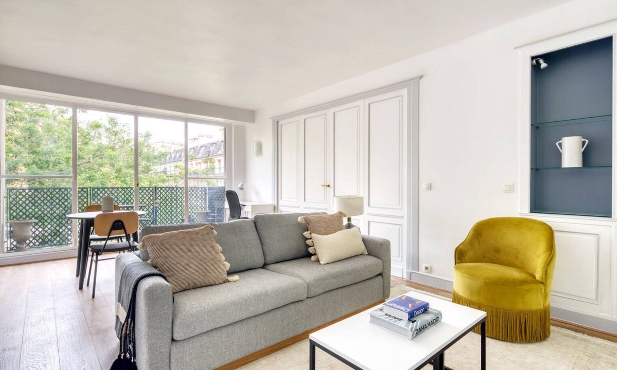 Passy Apartment | Blueground | Passy, elevator, nr Eiffel Tower