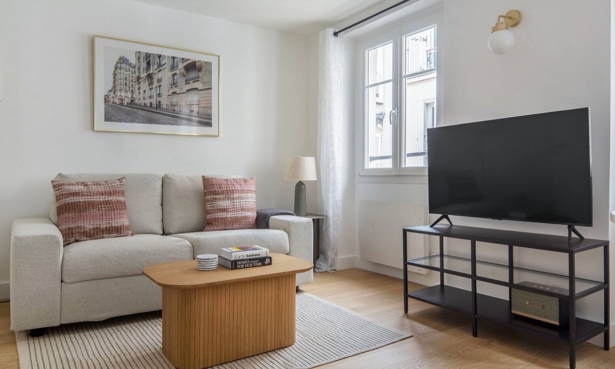 Passy Apartment | Blueground | Passy, walk to park & foodie area