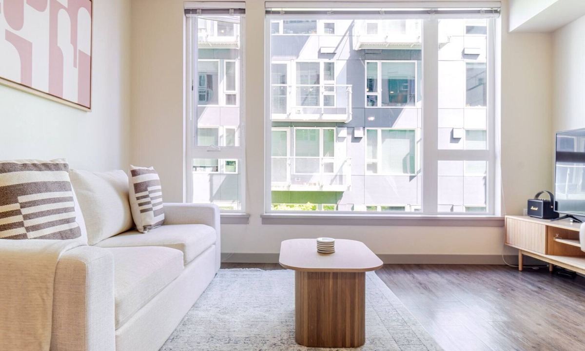 First Hill Apartment | Blueground | Pike/Pine, balcony & elev, nr park