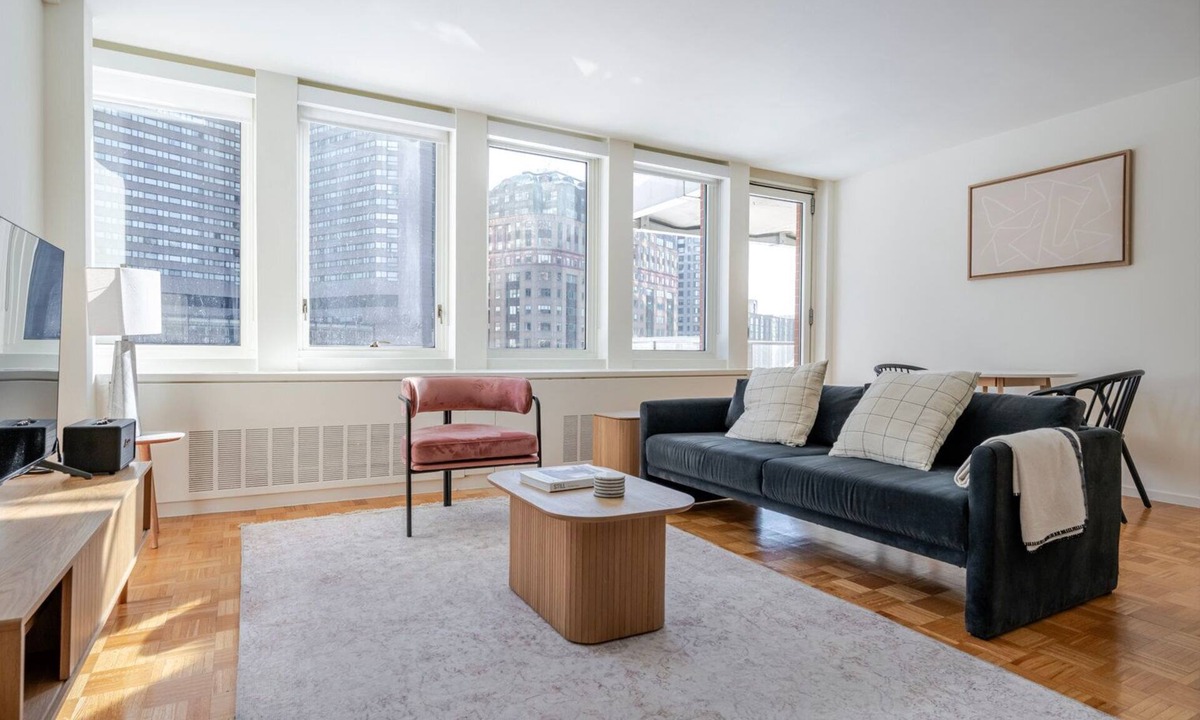 Back Bay Apartment | Blueground | Prudential/St. Botolph, view, nr Public Garden