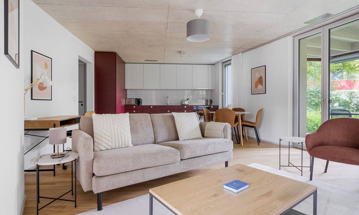 Center Apartment | Blueground | Saatlen, balcony, nr Zürich Zoo