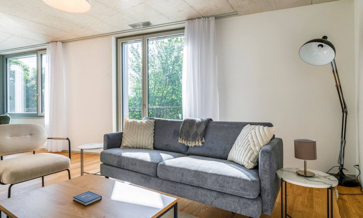 Center Apartment | Blueground | Saatlen, balcony, nr Zurich Zoo