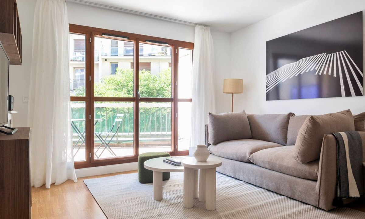 Pigalle Apartment | Blueground | Saint-Georges, terrace, nr Sacré-Cœur