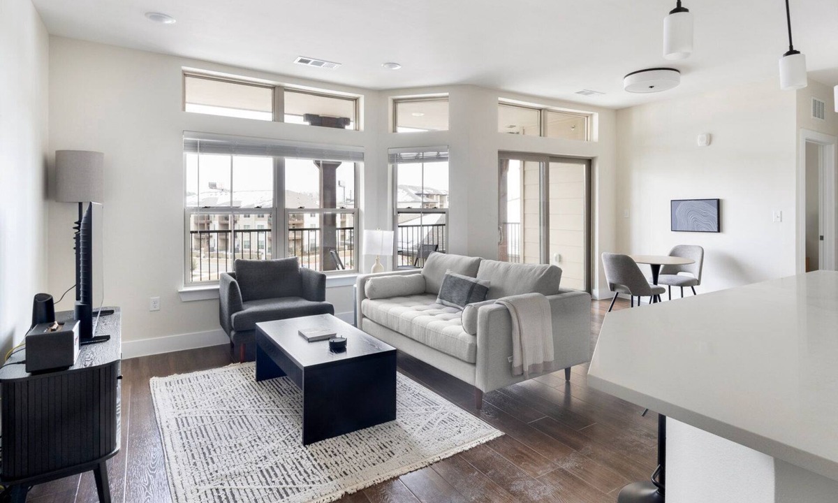 Scofield Farms Apartment | Blueground | Scofield Farms, pool, nr Walnut Creek Park