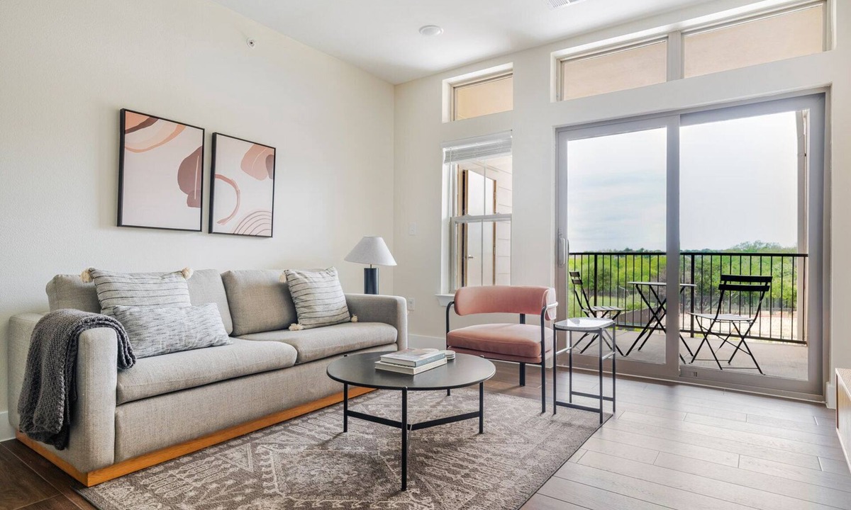 Scofield Farms Apartment | Blueground | Scofield Farms, pool, nr Walnut Creek Park